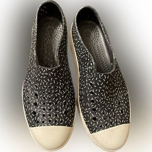 Native Jefferson black confetti in adult / women’s 9.